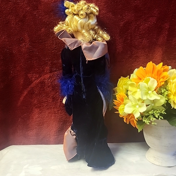 Treasury Collection Paradise Galleries. World's Finest Porcelain Doll. - Picture 6 of 15